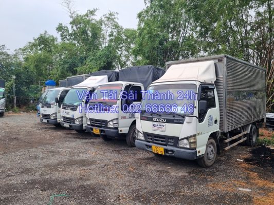 Xe tải chở hàng tại KCN Tân Phú Trung Huyện Củ Chi