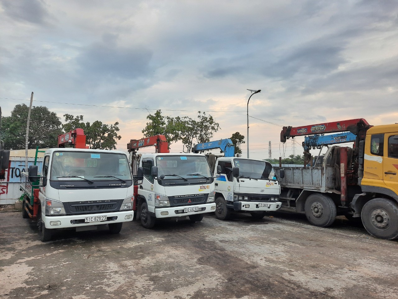 Xe tải chở hàng Xã Quy Đức huyện Bình Chánh