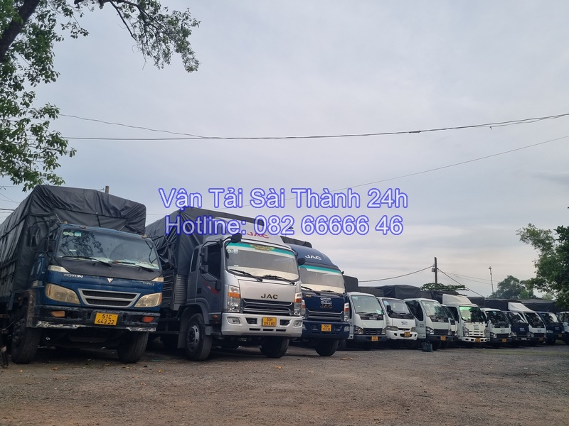 Xe tải chở hàng tại huyện Củ Chi