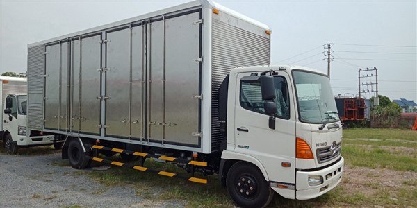 Xe tải chở cấu kiện điện tử 002
