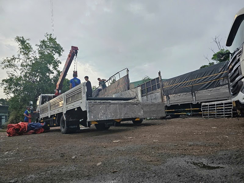 xe tải cẩu 2.5 tấn 2