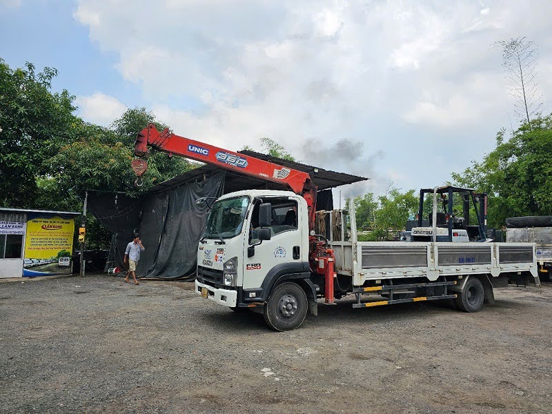 Chằng buộc máy móc vận chuyển hàng công nghiệp trên xe tải Sài Thành 24h