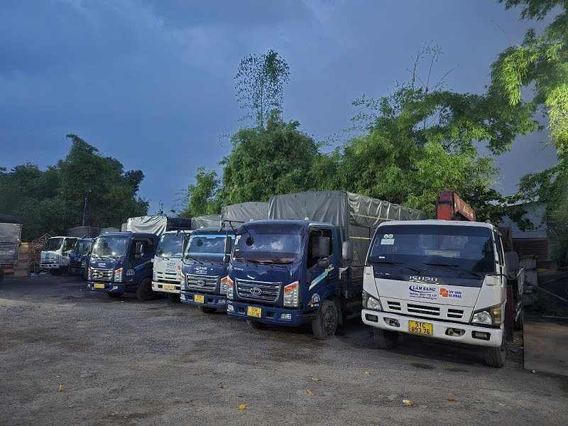 Đội xe tải nhỏ và xe van đời mới của Sài Thành 24h