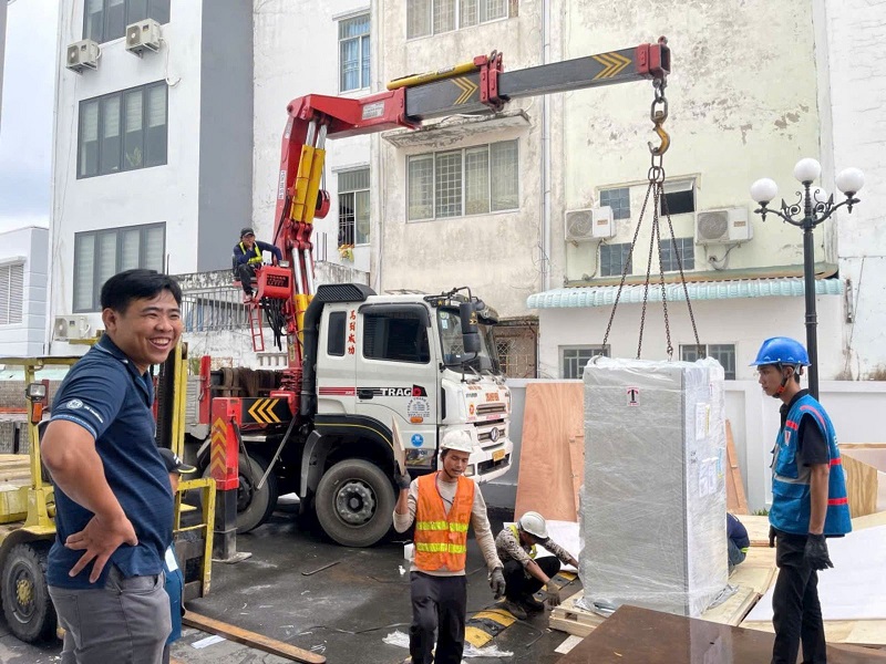 Dịch vụ xe cẩu Quận Tân Bình vận chuyển hàng máy móc Dịch vụ xe cẩu Quận Tân Bình vận chuyển hàng máy móc
